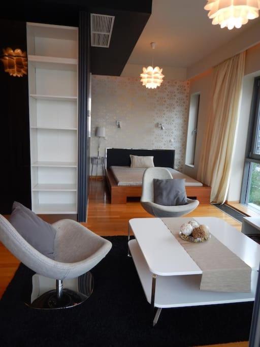 Imadnivalo Medences Hotellakas Szaunaval. Будапешт Экстерьер фото
